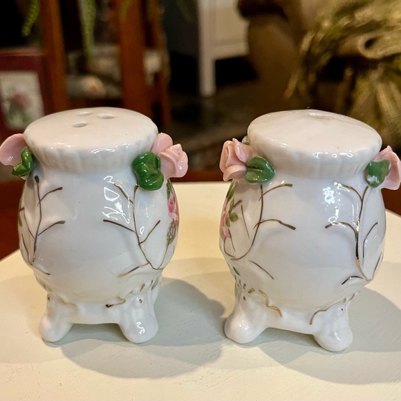 Vintage German Bone China Rose and Gold Leaf Salt and Pepper Set, Cottage Core - Picture 4 of 8